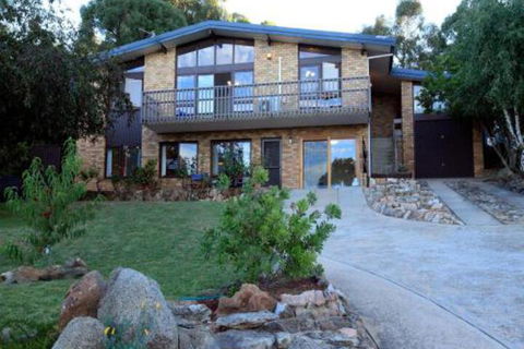 Alpine Apartment Great Location With Views Of Lake Jindabyne - Accommodation Ballina 0