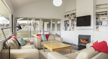 Manna Tree Farm -modern Home With Majestic Views In Stunning Countryside - Accommodation Ballina 1