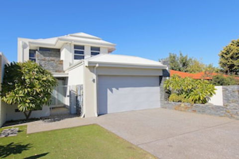 Ambar Villa - Accommodation Ballina 0