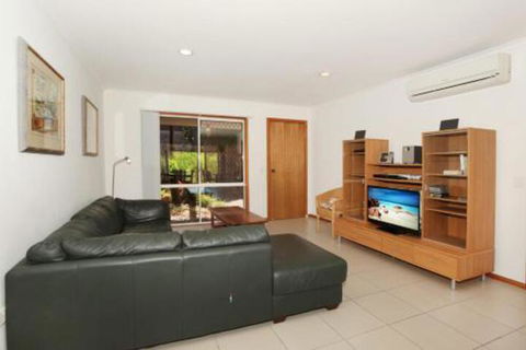 2 Eastern Court Mount Coolum 400 DOLLAR BOND Pet Friendly LINEN INCLUDED - Accommodation Ballina 1