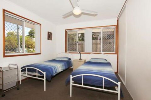 2 Eastern Court Mount Coolum 400 DOLLAR BOND Pet Friendly LINEN INCLUDED - Accommodation Ballina 4