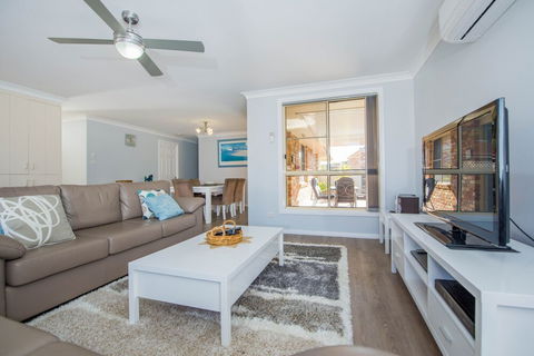 Pebble Pde 1 / 14 Fingal Bay - Accommodation Ballina 4