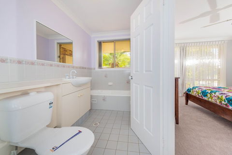 Pebble Pde 1 / 14 Fingal Bay - Accommodation Ballina 2