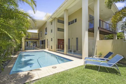 ANGOURIE HOUSE SALT VILLAGE - Accommodation Ballina 0