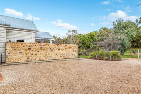 Grandview Accommodation - The Elm Tree Apartments - Accommodation Ballina 2