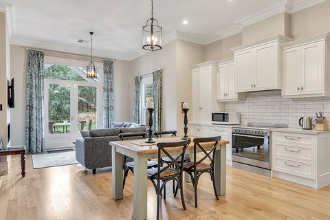 Grandview Accommodation - The Elm Tree Apartments - Accommodation Ballina 4