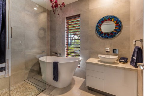 Heliconia 10 Newly Renovated House - Accommodation Ballina 6