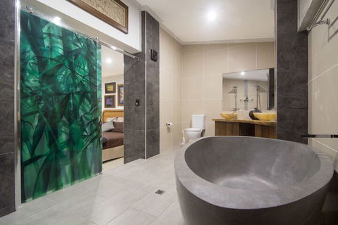 The Penthouse Port Douglas - Accommodation Ballina 6