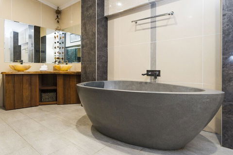 The Penthouse Port Douglas - Accommodation Ballina 1