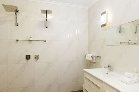 The Penthouse Port Douglas - Accommodation Ballina 7