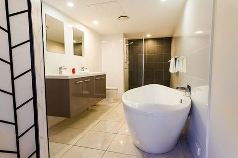 The Penthouse Port Douglas - Accommodation Ballina 5
