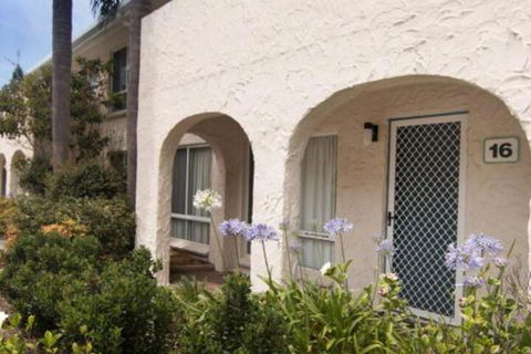 Villa Manyana 16 - Accommodation Ballina 0