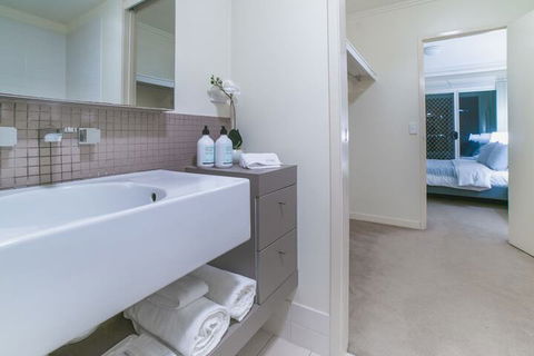 Absolute Riverfront One Bedroom Apartment - Accommodation Ballina 5