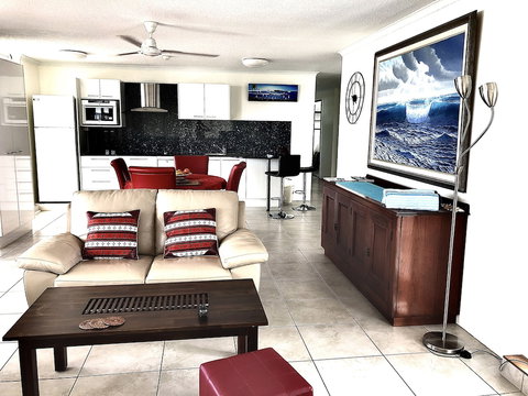 Cairns Apartment Esplanade Ocean Views - Accommodation Ballina 3