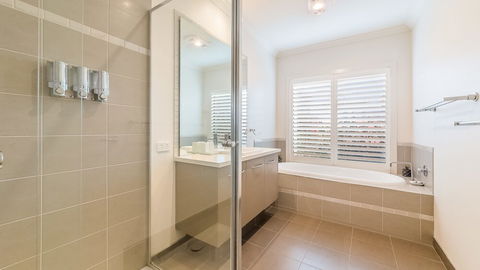 Oceans 11 Surfside Wifi & Foxtel PET Friendly - Accommodation Ballina 5