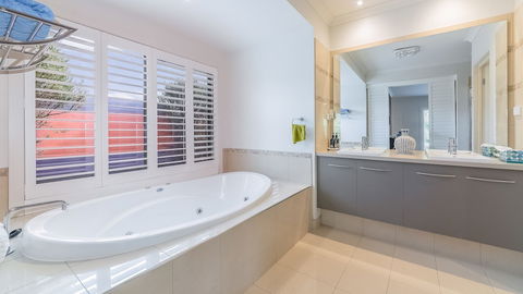 Oceans 11 Surfside Wifi & Foxtel PET Friendly - Accommodation Ballina 3