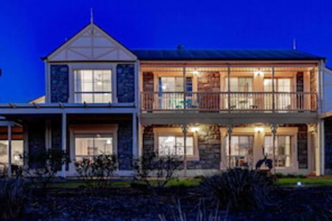Angaston House - Accommodation Ballina 0