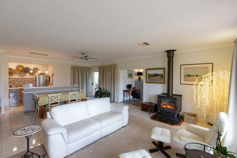 Angaston House - Accommodation Ballina 4