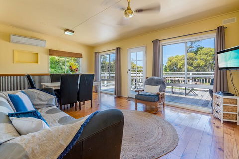 Inverloch Beach HUT Close TO Beach & Shops! - Accommodation Ballina 7