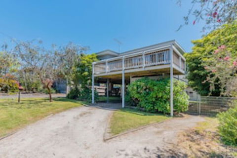 Inverloch Beach HUT Close TO Beach & Shops! - Accommodation Ballina 0