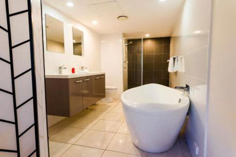 Luxury 1 Bed Apartment New King Bed & Bath - Accommodation Ballina 5