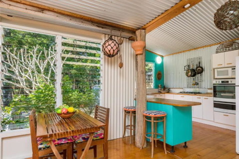A SWEET ESCAPE Beachcombers Cottage Beachfront - Accommodation Ballina 3