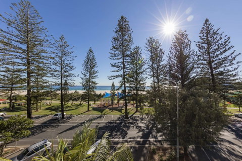 Oaks Gold Coast Calypso Plaza Suites - Accommodation Ballina 4