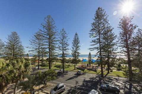Oaks Gold Coast Calypso Plaza Suites - Accommodation Ballina 1