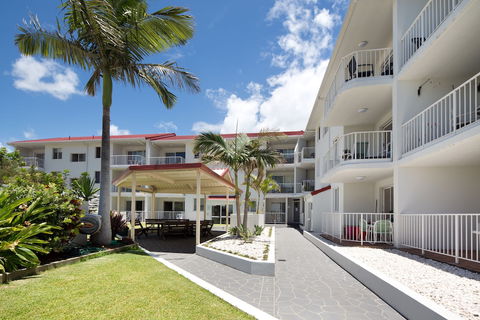 Burleigh Point Holiday Apartments - Accommodation Ballina 1