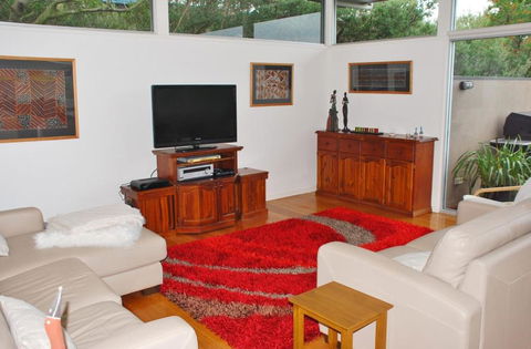 STYLISH HOLIDAY HOME OPPOSITE SURF - Accommodation Ballina 3