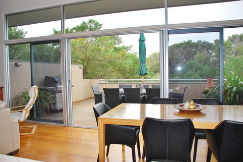STYLISH HOLIDAY HOME OPPOSITE SURF - Accommodation Ballina 4