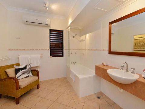 Poolside Studio - Accommodation Ballina 1