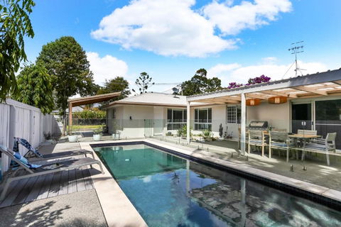 Poolside Noosa Oasis Pet Friendly - Accommodation Ballina 4