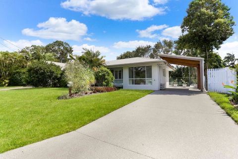 Poolside Noosa Oasis Pet Friendly - Accommodation Ballina 1
