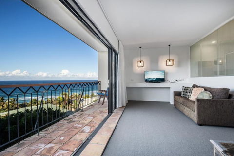 Tuscan Inspired Townhouse Minutes From The Beach - Accommodation Ballina 4