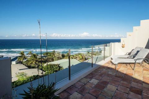 Tuscan Inspired Townhouse Minutes From The Beach - Accommodation Ballina 5