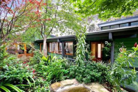 The Black Cockatoo Secret Garden Mountains Home - Accommodation Ballina 0