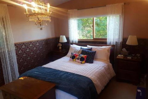 The Black Cockatoo Secret Garden Mountains Home - Accommodation Ballina 7