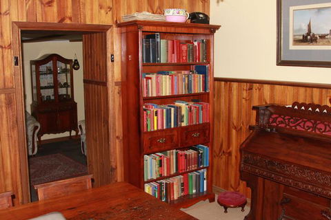 Ayers Burra - Accommodation Ballina 2