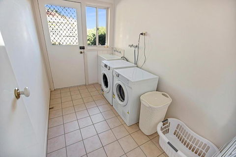 Pelican Brief Relaxing Canal Frontage - Accommodation Ballina 2