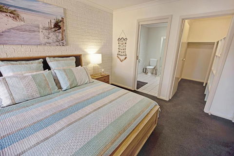 Pelican Brief Relaxing Canal Frontage - Accommodation Ballina 4