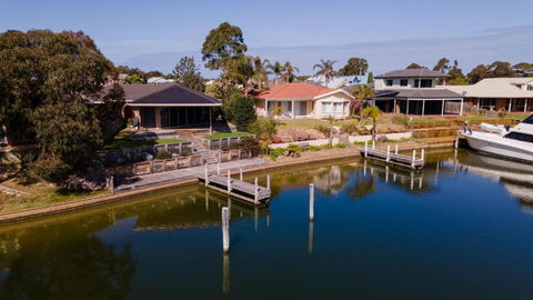 Pelican Brief Relaxing Canal Frontage - Accommodation Ballina 5