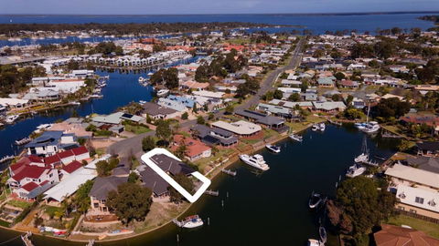 Pelican Brief Relaxing Canal Frontage - Accommodation Ballina 3