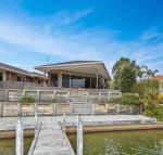 Pelican Brief relaxing canal frontage - Accommodation Ballina