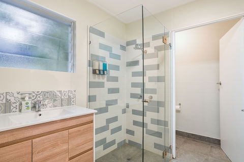 Rare Modern Unit W Private Fenced Garden Close To The Beach PC3 - Accommodation Ballina 2