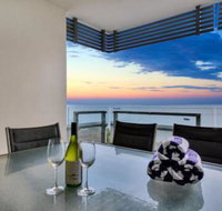 Oceana Darwin Central Oceanfront 3 bedroom 2 Lounge Room Pool Gym Tennis Court Sleeps 9 - Accommodation Ballina