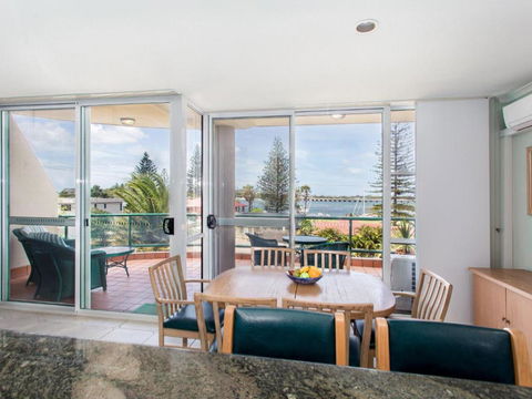 Castillo Del Mar 10 Lake View Roof Terrace With Spa - Accommodation Ballina 2