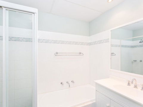 Castillo Del Mar 10 Lake View Roof Terrace With Spa - Accommodation Ballina 6