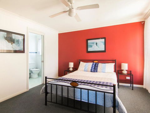 1 / 54 Parkes Airconditioned - Accommodation Ballina 2