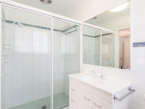 1 / 54 Parkes Airconditioned - Accommodation Ballina 5